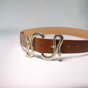 Cinturón de estilo casual para mujer con hebilla de resina con diseño de serpiente - Product Image 3
