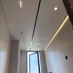 Panneaux <span class=keywords><strong>de</strong></span> <span class=keywords><strong>plafond</strong></span> en nid d'abeille en aluminium ignifuges et résistants à l'humidité légers pour la décoration <span class=keywords><strong>de</strong></span> <span class=keywords><strong>plafond</strong></span> intérieur - Product Image 1