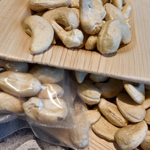 Organic Vietnam Cashew <b>Nut</b> <b>Kernels</b> W450 With Stable Quality And Freshly Peeled Suitable For Global Food Supply - Product Image 1