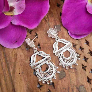 Boucles d'oreilles ethniques Aura de haute qualité avec éclat scintillant directement du fournisseur indien Bijoux de mode élégants - Product Image 1