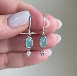 Pendientes rectangulares de espuma de calcedonia azul océano con cuentas colgantes, ideales para el verano y escapadas, para ella, de plata de ley 925, estilo Breeze. - Product Image 2