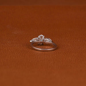 Sólido 18KT Oro y chapado en oro Personalizado Rosa claro Corte ovalado Lab Grown Diamond Compromiso y anillo de aniversario Certificado IGI - Product Image 4