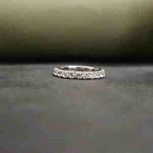 Bague demi-éternité tendance en or massif 14 carats avec diamants et acier inoxydable, style élégant unisexe pour toutes les occasions - Product Image 2