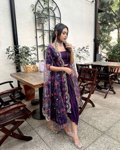 Lehnga choli ชุดเจ้าสาวสำหรับงานแต่งงานปาร์ตี้ชุดเจ้าสาวดีไซน์2023อินเดียซื้อจากผู้ผลิตอินเดีย - Product Image 2