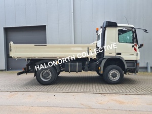 Camion benne d'occasion Mercedes-Benz Actros 1832 6 roues 4x4 de 2007, véhicule utilitaire diesel neuf pour le transport de charges et la construction - Product Image 4