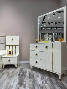 Juegos de Muebles de Dormitorio de Lujo Modernos Comodidad y Estilo para el Hogar, Hotel, Villa, Granja, Almacén, Camas de Madera - Product Image 2