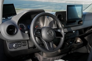 Fourgonnette utilitaire Mercedes-Benz Sprinter 3500XD à toit surélevé, certifiée propre et en bon état, modèle 2023, MIDWEST PASSAGE MD4 AWD 170 / I4 DIESEL - Product Image 2