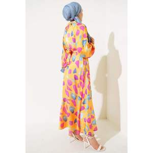 Vestido de satén con cinturón de patrón mixto amarillo - Product Image 3