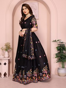 Lehenga Choli Moderno con Bordado para Mujer Adulta, Ropa de Fiesta, Hecho de Seda Georgette Fox de Alta Demanda, Diseño Moderno - Product Image 5