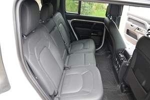 Land Rover Defender 110 V8 essence 2023, faible kilométrage - Product Image 4