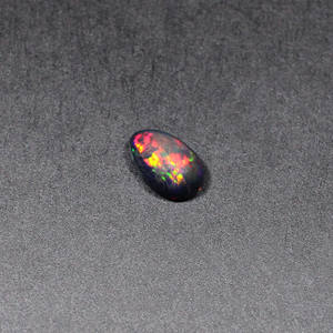 Natural negro Multi fuego ópalo 11x7mm pera cabujón 1,80 Cts piedra preciosa para hacer joyas - Product Image 2