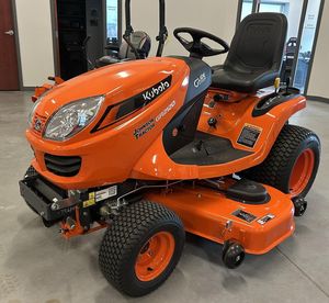 Cortadora de Césped Industrial Usada con Motor de 2 Tiempos, Pocas Horas de Uso, Tracción en las Cuatro Ruedas, Dirección Asistida, Neumáticos Traseros Grandes, Asiento Cómodo - Product Image 4