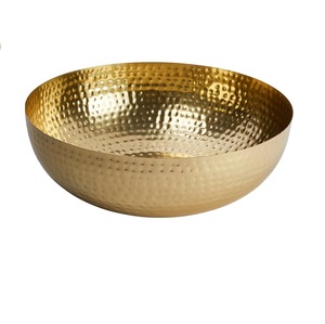 Tazón de Metal para Servir Frutas Secas y Bocadillos de Chocolate con Acabado Dorado, Diseño Artesanal - Product Image 5