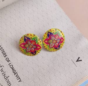 Boucles d'oreilles Meenakari peintes à la main de haute qualité pour femmes et filles Style indien traditionnel pour vêtements décontractés et formels - Product Image 1