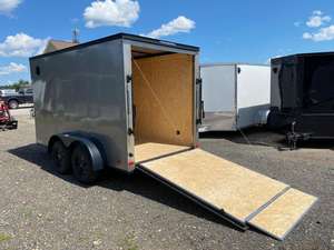 Remolques tipo vagón cerrados 2023 de 6x12 pies, de aluminio/aleación, 2272 kg, con altura extra y paquete Blackout - Product Image 6