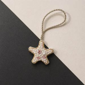 Porte-clés à pompon en perles de rocaille, design artisanal, magnifique, fait main, idéal pour cadeaux - Product Image 5