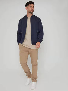 Chaqueta Bomber Ligera, Capa Exterior de Textura Suave, Chaqueta Bomber para Hombre, Tejido Transpirable, Estilo Urbano, Ajuste Moderno - Product Image 2