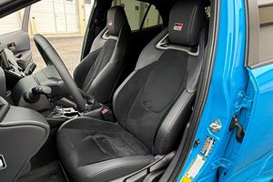 Toyota GR Corolla Circuit Edition 2024 d'occasion en excellent état, sans réserve, 2 100 milles, boîte manuelle 6 vitesses, différentielles Torsen doubles, principalement - Product Image 5