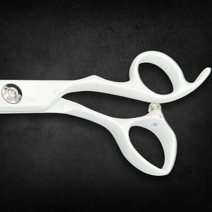 กรรไกรตัดผมโลหะเคลือบสีขาว VG10ตัดผมกรรไกรช่างตัดผมพร้อมปลอกหุ้มนิ้วและเคสหนัง - Product Image 3