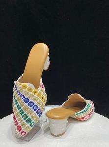 Jutti de mariée de luxe pour les femmes tissées à la main et brodées Punjabi chaussures pour les mariages disponibles à la vente de l'Inde - Product Image 5