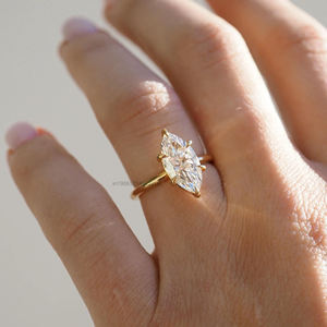 Anillo de compromiso de diamante Moissanite de corte Marquesa de 2,50 quilates solitario alargado en oro amarillo de 14K / 18K ajuste elegante de seis puntas - Product Image 6