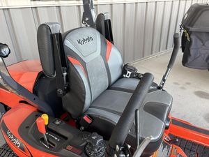 Achetez une tondeuse à gazon diesel Kubota ZD1011 de qualité supérieure, à braquage zéro, avec une plateau de coupe de 60 pouces et un moteur de 21,6 CV, pour particuliers et industries, prête à l'emploi pour les travaux de jardinage. - Product Image 2