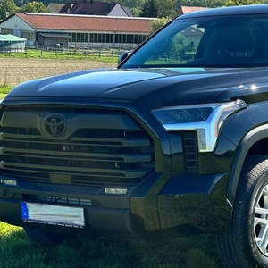 Camioneta Tundra Negra Usada 2023, 4x4, Tracción en las Cuatro Ruedas, Asientos de Cuero, Transmisión Automática, 6 Cilindros, Cámara Trasera de 360°, Luces LED - Product Image 1