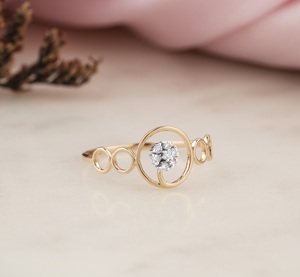 แหวนหมั้นสวย18K แวววาวสง่างามเพื่อเฉลิมฉลองการตั้งค่าความรักที่เป็นเอกลักษณ์ของคุณพร้อมใบรับรอง IGI - Product Image 2