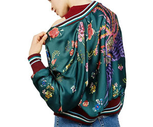 Veste bomber en satin surdimensionnée pour femme de bonne qualité, coupe boutonnée, coupe-vent, vêtement tendance, style streetwear, vestes en satin de soie pour femmes - Product Image 5