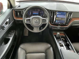 V*olvo XC60 B5 Plus 2023 d'occasion en bon état, thème lumineux - Product Image 2