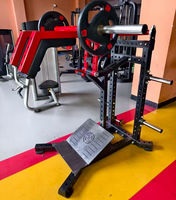 Machine à squats hack réglable BN à charge libre avec cadre en acier perforé pour l'entraînement des jambes des athlètes en club de fitness
