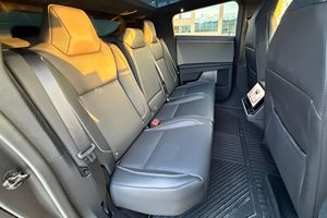Tesla Cybertruck 2024 Camioneta con Poco Kilometraje, Neumáticos R20, Asientos de Cuero, Automática, Volante a la Izquierda, Turbo, Luces LED - Product Image 2