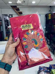 ชุดส่าหรีผู้หญิงพร้อมผ้าปาลูลายนกยูงและงานปักมือแบบปาธานีทั่วทั้งผืน พร้อมเสื้อคลุมดีไซน์เนอร์ ผลิตในอินเดีย - Product Image 2