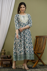 Vestido largo de calidad superior, bordado de secuencia, trabajo lateral, telar manual Dori, fabricante indio - Product Image 3