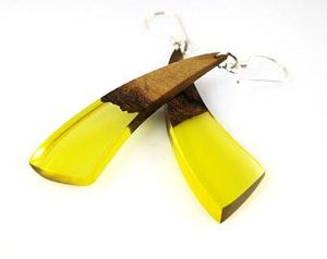 NATUREL Boucles d'oreilles en forme de cœur en résine noire et blanche avec feuille d'or Boucles d'oreilles pendantes en résine géométrique carrée et ronde en bois - Product Image 5