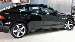 Prêt à exporter 2017 <span class=keywords><strong>Jaguar</strong></span>-XE automatique <span class=keywords><strong>diesel</strong></span> 4 cylindres Euro6c 5 places 179hp VOITURES D'OCCASION prêtes à exporter dans le monde entier - Product Image 3