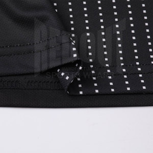 Uniforme de football pour hommes respirant et léger sur mesure avec manches courtes - Vente en gros - Product Image 6