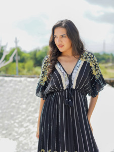 Vestido Maxi Bohemio Bordado para Mujer, Vestido Largo Negro con Estampado de Rayas, Ajuste Cómodo para Uso Casual y de Fiesta - Product Image 1