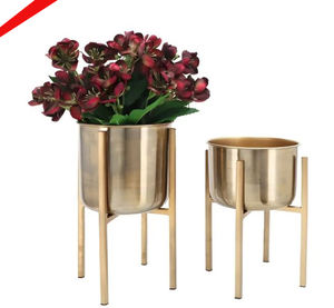 Maceta de metal con acabado dorado de último diseño con soporte para decoración interior y exterior - Product Image 1