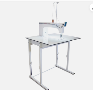 Machine à Quilter Professionnelle Janome Quilt Maker Pro 18 Versa Longarm Sit-Down de Qualité Supérieure pour Usage Domestique avec Moteur Central Performant - Product Image 1