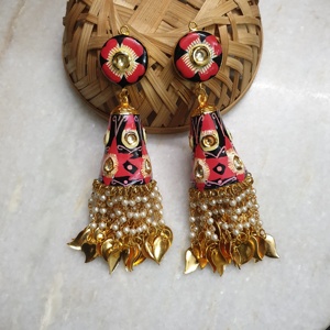 Boucles d'oreilles Jhumki peintes à la main de designer Kundan Boucles d'oreilles ethniques à la mode en acier inoxydable plaqué or perles en laiton pierres principales - Product Image 5
