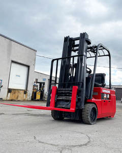 Chariot élévateur électrique d'occasion 445-C40TT, 3 roues, 4000 lb, 3500W, 110V - Product Image 2