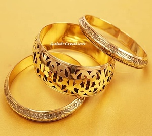 Bracelet en laiton gravé doré fabriqué à la main avec un design de coupe complexe pour un usage traditionnel et ethnique - Product Image 3