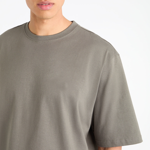 Ensemble de vêtements décontractés pour hommes avec logo personnalisé-T-shirt à manches courtes et short-Ensemble de deux pièces de vêtements de marque pour l'été-Conception d'impression - Product Image 5