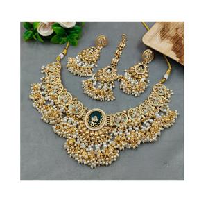 Collier et boucles d'oreilles en or plaqué de qualité supérieure, ornés de pierres Kundan Polki Rajwadi, avec un ensemble Tikka, vêtements de mariage traditionnels pour femmes - Product Image 2