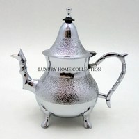 Théière traditionnelle indienne en laiton avec un artisanat exquis et un charme classique idéal pour les cadeaux ou un usage personnel