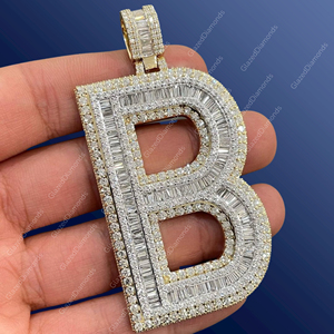 Exclusivo Colgante Unisex de Plata de Ley 925, Estilo Hip Hop, Personalizable con Letras, Bañado en Rodio, de Alta Calidad, con Diamantes Brillantes - Product Image 1