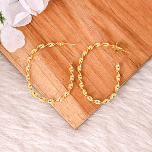 Pendientes de Aro Minimalistas de Latón Chapado en Oro Amarillo para Mujer, Joyería Circular Moderna para Bodas y Regalos, Fabricación al por Mayor OEM - Product Image 1