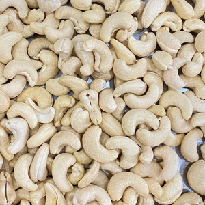 เม็ดมะม่วงหิมพานต์ดิบคุณภาพสูง W240 น้ำหนัก 1 กก. อายุการเก็บรักษา 24 เดือน ขายส่งส่งออกไปยังเอเชียและตะวันออกกลาง จากซานติโก - Product Image 1