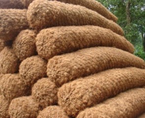 Bûches de coco pour le contrôle de l'érosion dans les zones à forte pente / chantiers de construction, légères, faciles à installer et de qualité supérieure - Product Image 3